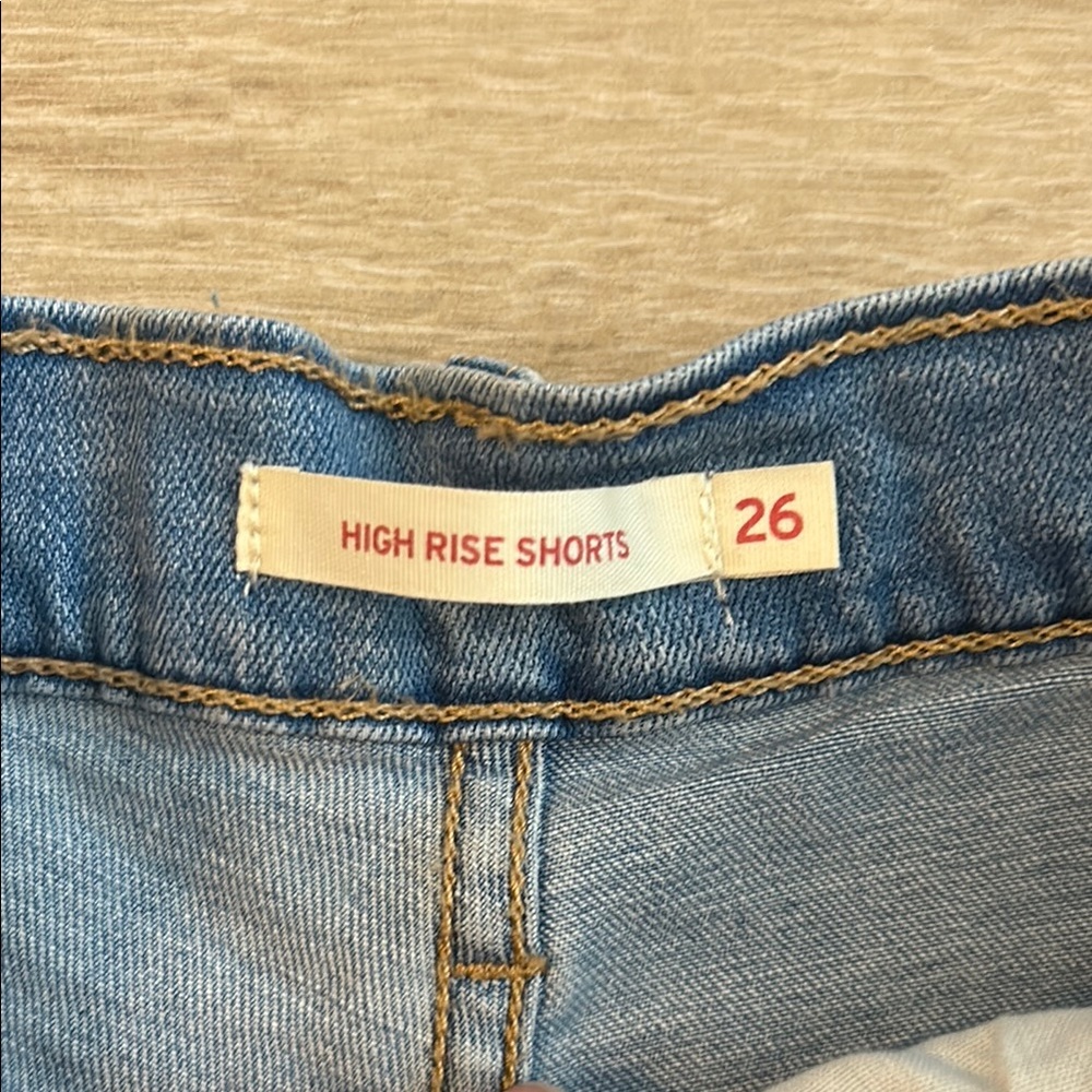 Levi's High Rise Shorts - Picture 3 of 3